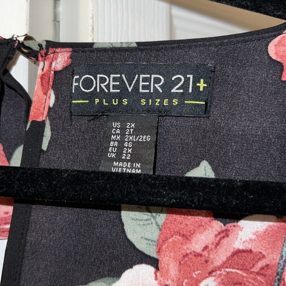 Plus Size Romper - Picture 5 of 5